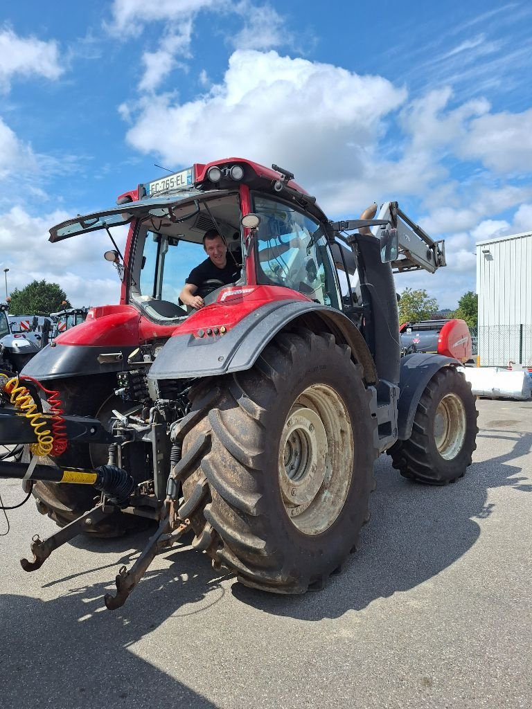 Traktor typu Valtra T154 active, Gebrauchtmaschine w Neufchâtel-en-Bray (Zdjęcie 3)