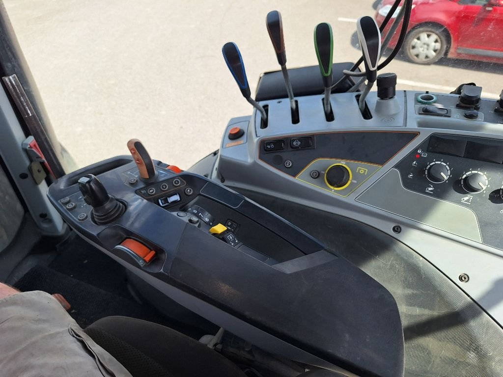 Traktor typu Valtra T154 active, Gebrauchtmaschine w Neufchâtel-en-Bray (Zdjęcie 9)