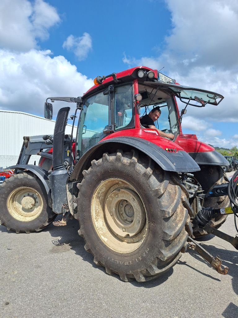 Traktor typu Valtra T154 active, Gebrauchtmaschine w Neufchâtel-en-Bray (Zdjęcie 4)