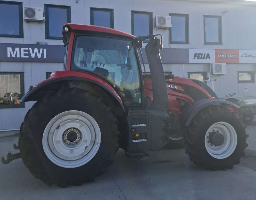 Traktor типа Valtra T154 H, Gebrauchtmaschine в Orţişoara (Фотография 3)