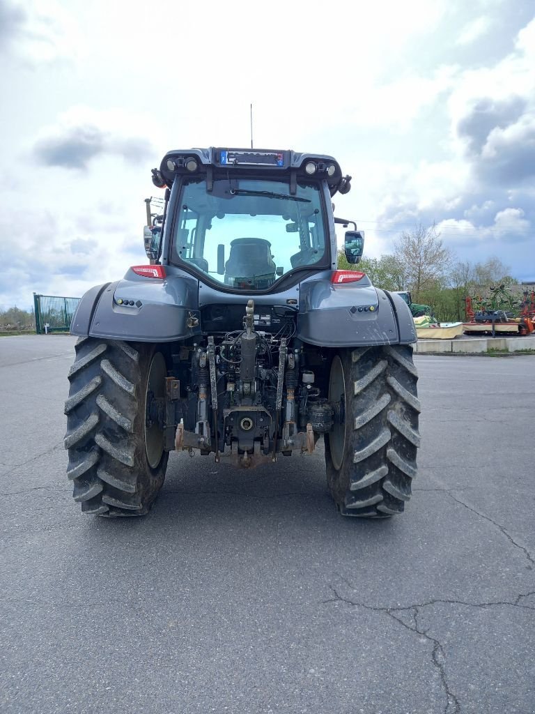 Traktor типа Valtra T154 Hitech, Gebrauchtmaschine в Calmont (Фотография 9)