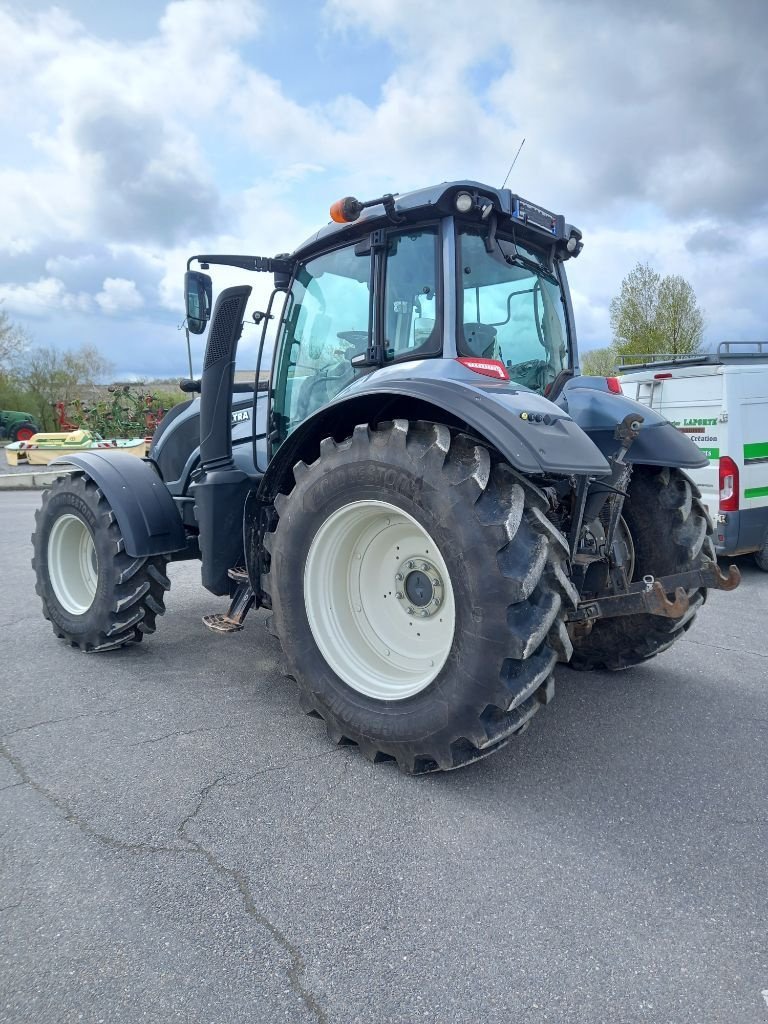 Traktor типа Valtra T154 Hitech, Gebrauchtmaschine в Calmont (Фотография 4)