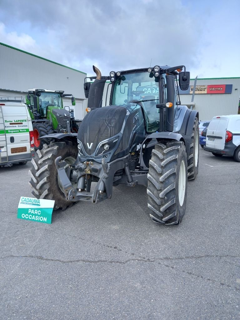 Traktor типа Valtra T154 Hitech, Gebrauchtmaschine в Calmont (Фотография 1)
