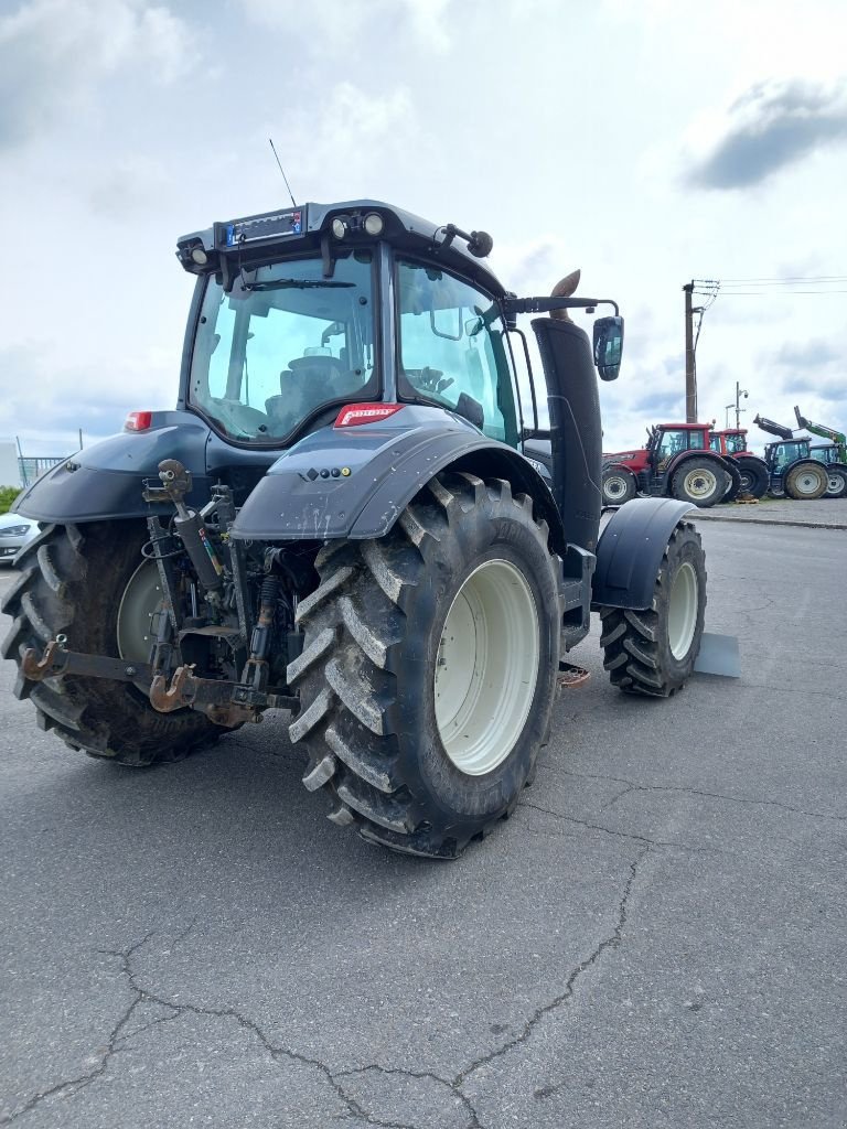 Traktor типа Valtra T154 Hitech, Gebrauchtmaschine в Calmont (Фотография 3)