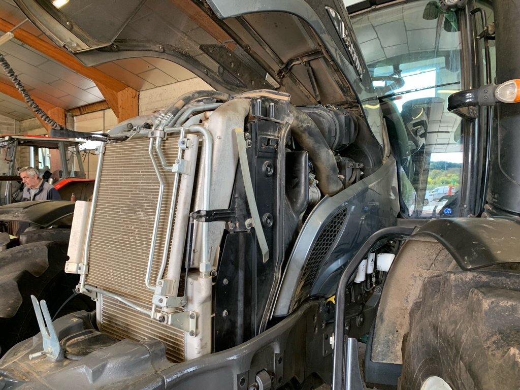 Traktor типа Valtra T154 Hitech, Gebrauchtmaschine в Millau (Фотография 5)