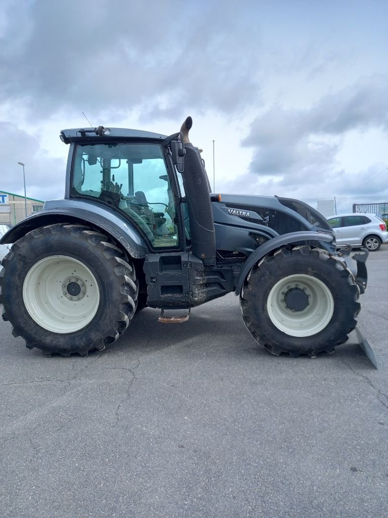 Traktor типа Valtra T154 Hitech, Gebrauchtmaschine в Calmont (Фотография 8)