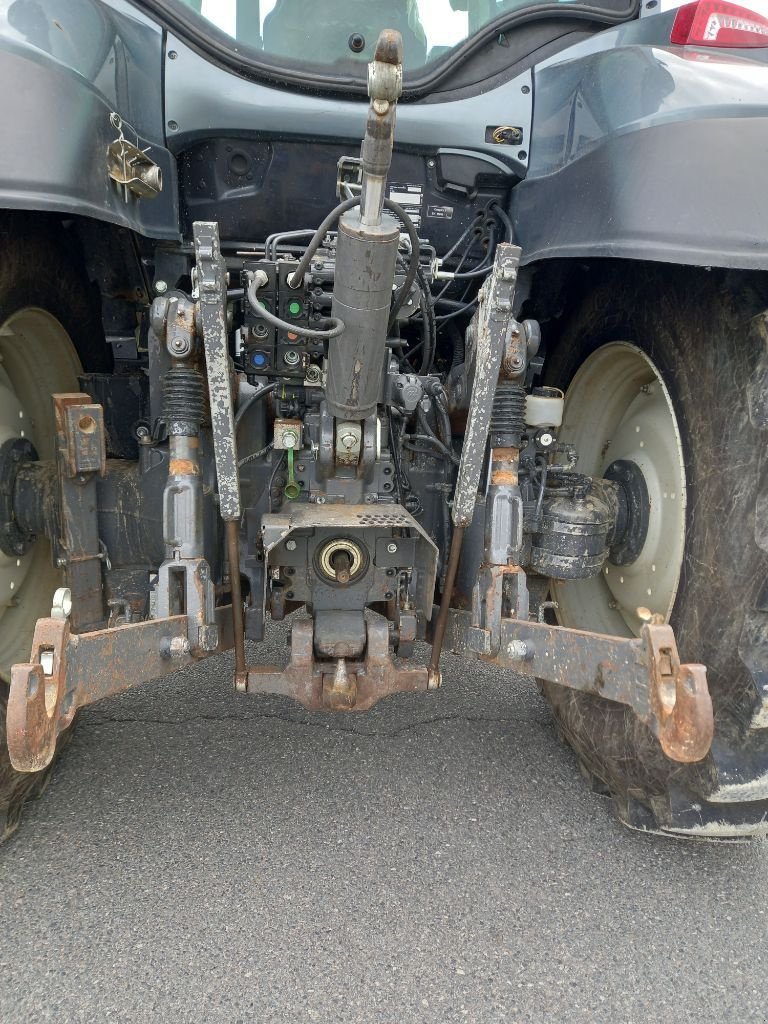 Traktor типа Valtra T154 Hitech, Gebrauchtmaschine в Calmont (Фотография 11)