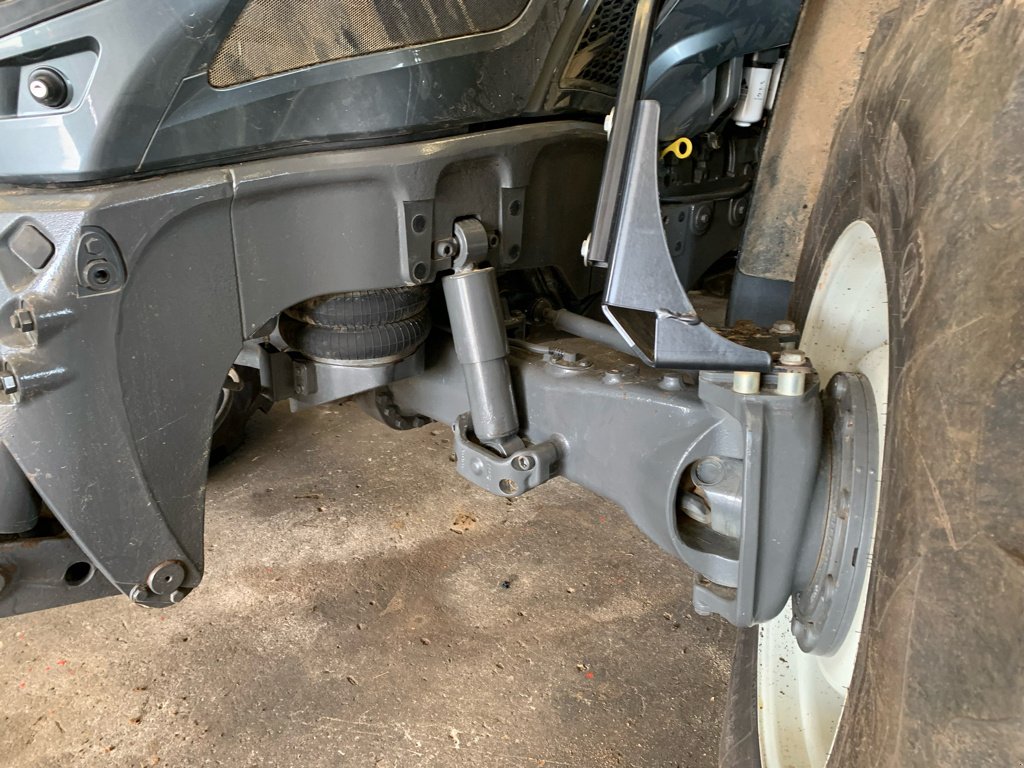 Traktor типа Valtra T154 Hitech, Gebrauchtmaschine в Millau (Фотография 10)