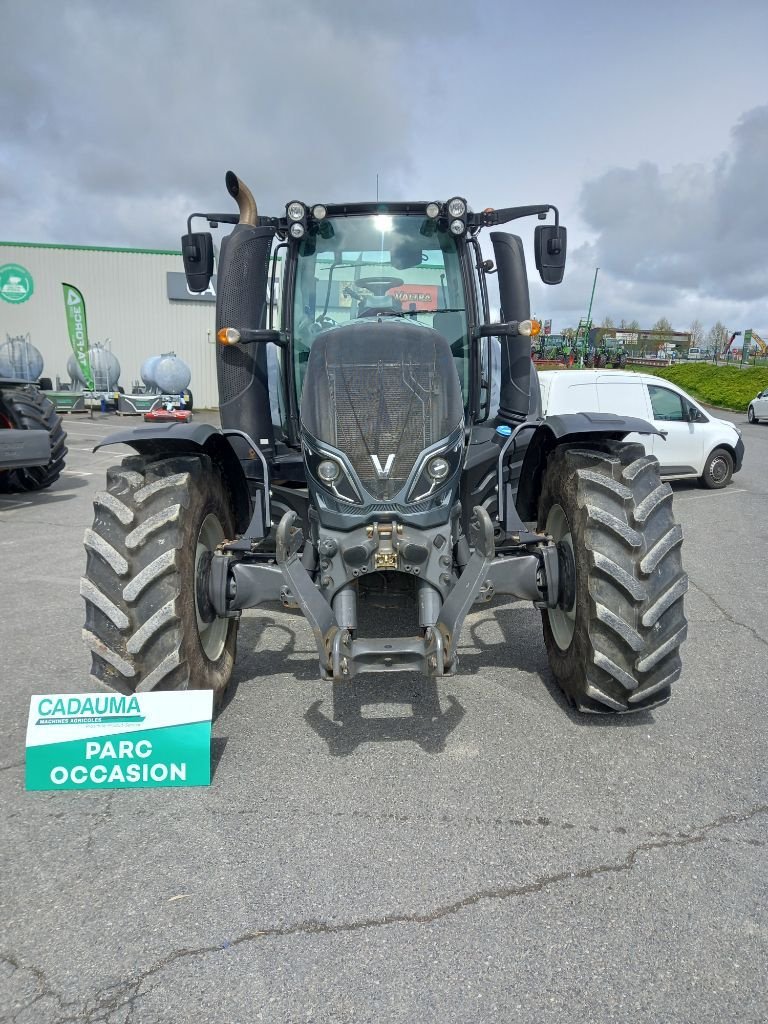 Traktor типа Valtra T154 Hitech, Gebrauchtmaschine в Calmont (Фотография 7)