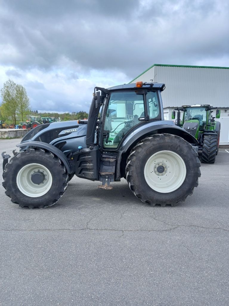 Traktor типа Valtra T154 Hitech, Gebrauchtmaschine в Calmont (Фотография 5)