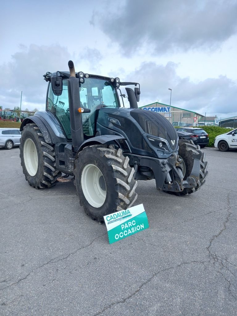 Traktor типа Valtra T154 Hitech, Gebrauchtmaschine в Calmont (Фотография 2)