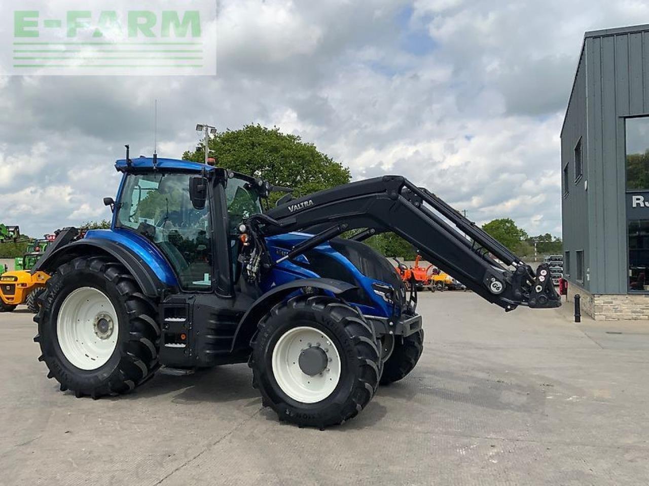 Traktor tip Valtra t155 active (st26475), Gebrauchtmaschine in SHAFTESBURY (Poză 9)