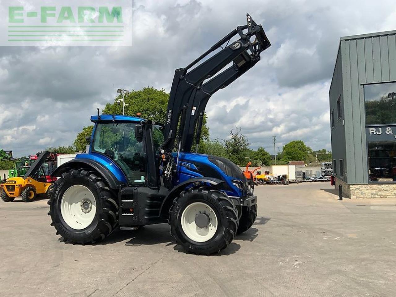 Traktor tip Valtra t155 active (st26475), Gebrauchtmaschine in SHAFTESBURY (Poză 18)