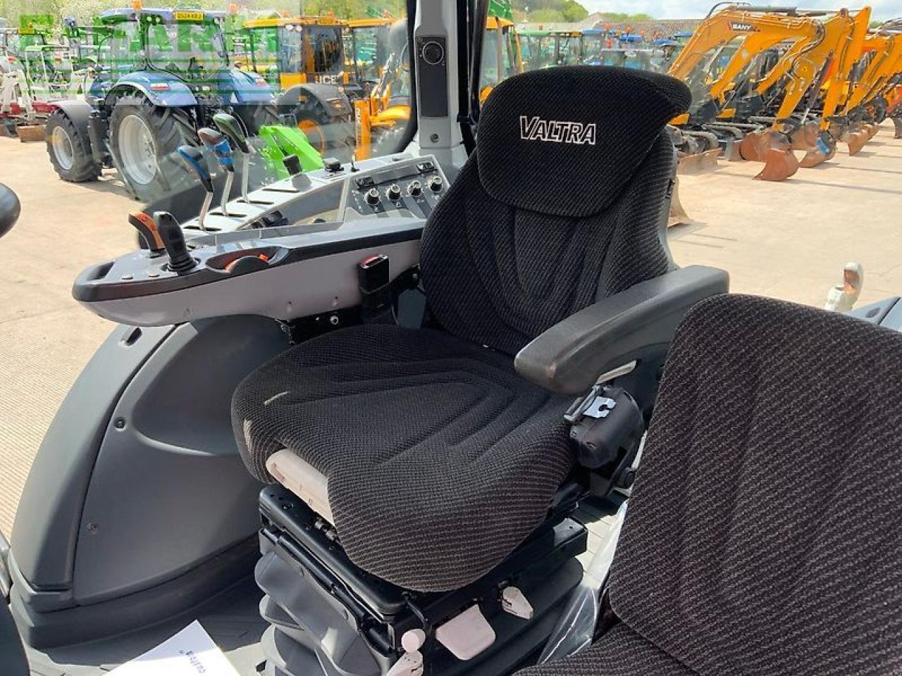Traktor tip Valtra t155 active (st26475), Gebrauchtmaschine in SHAFTESBURY (Poză 24)