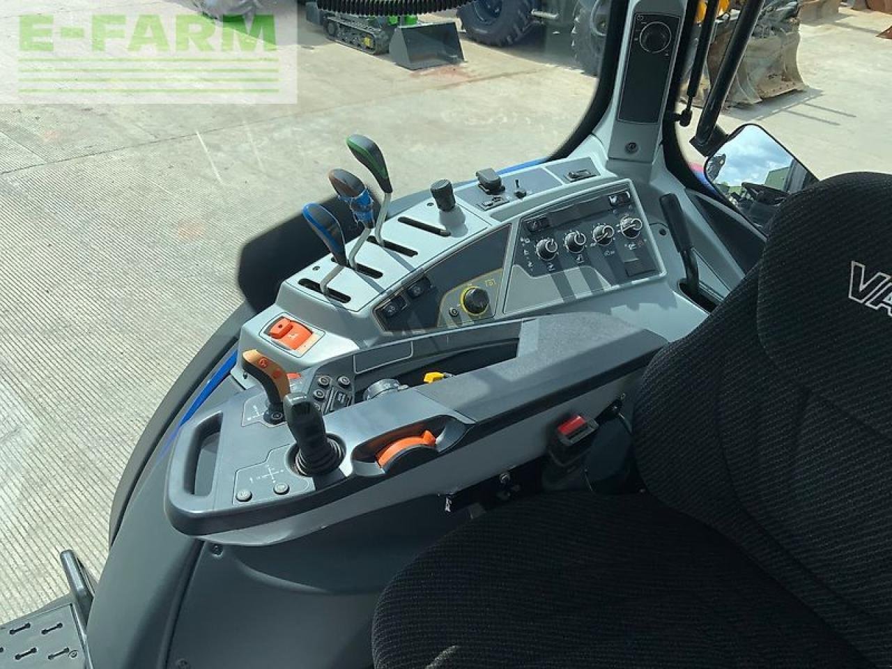 Traktor tip Valtra t155 active (st26475), Gebrauchtmaschine in SHAFTESBURY (Poză 25)