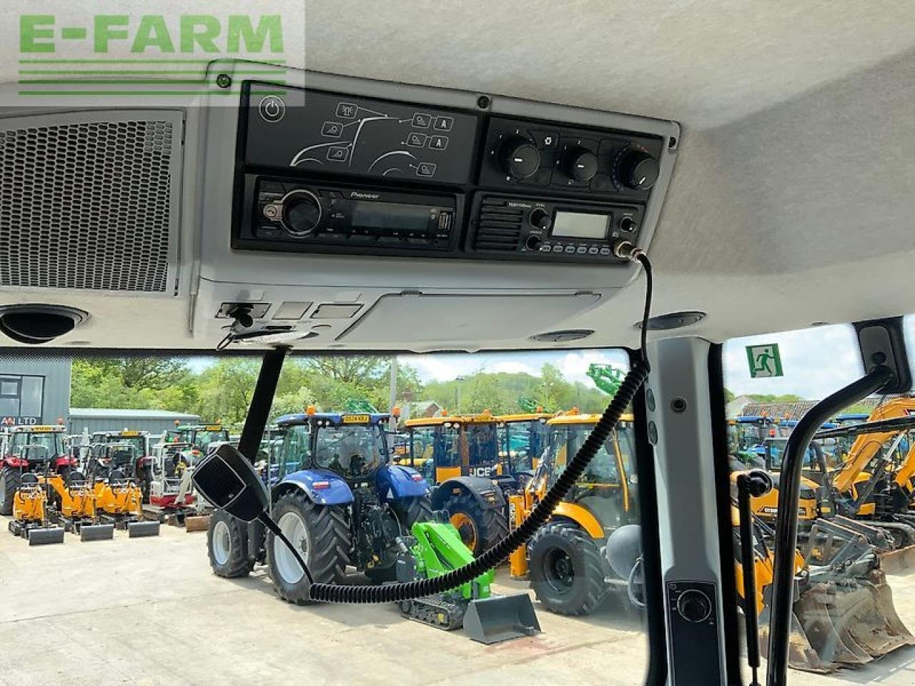 Traktor tip Valtra t155 active (st26475), Gebrauchtmaschine in SHAFTESBURY (Poză 26)