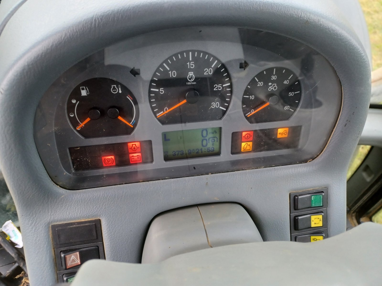 Traktor typu Valtra T161 Advance, Gebrauchtmaschine v Uffenheim (Obrázek 4)