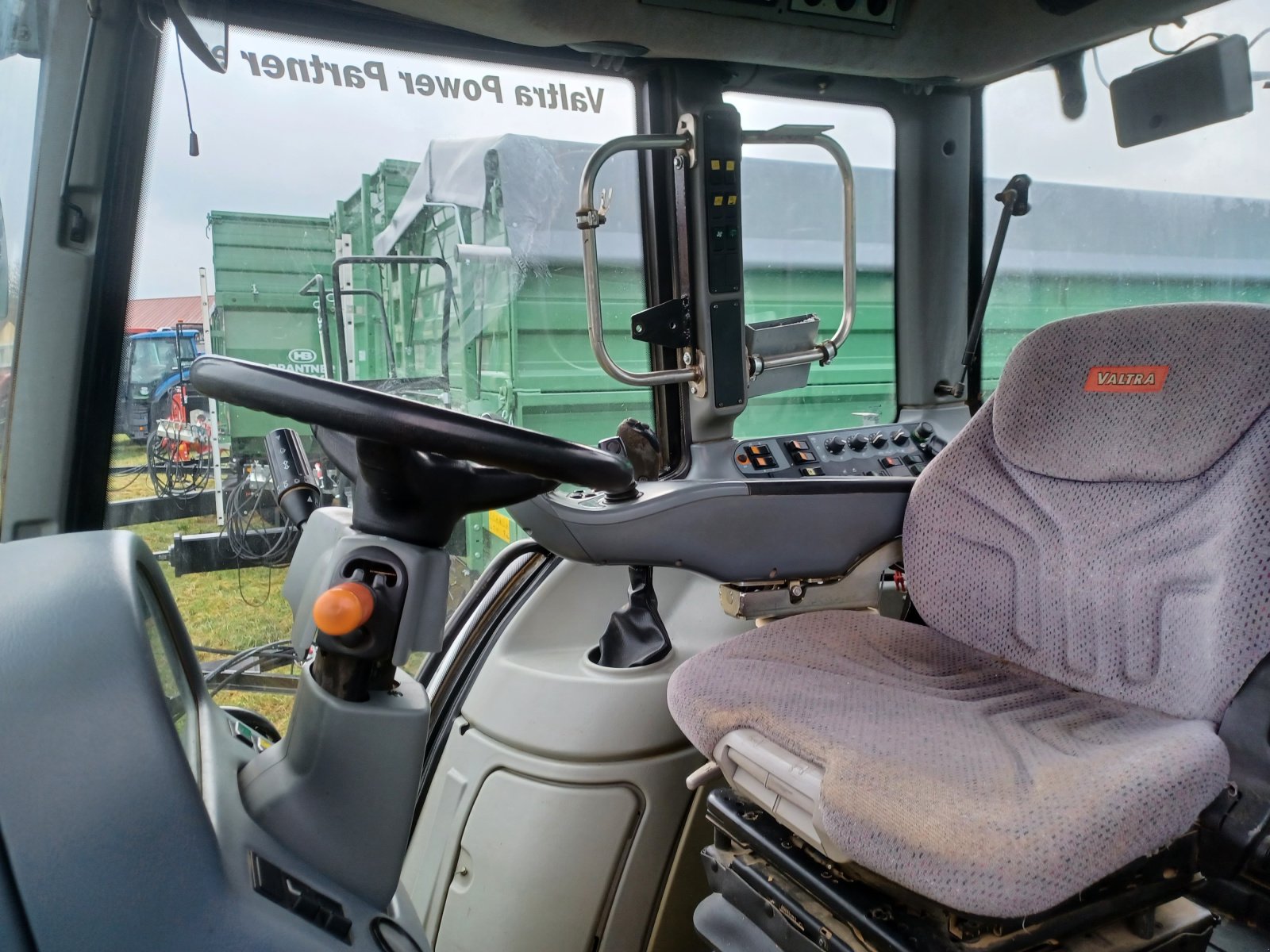 Traktor typu Valtra T161 Advance, Gebrauchtmaschine v Uffenheim (Obrázek 8)