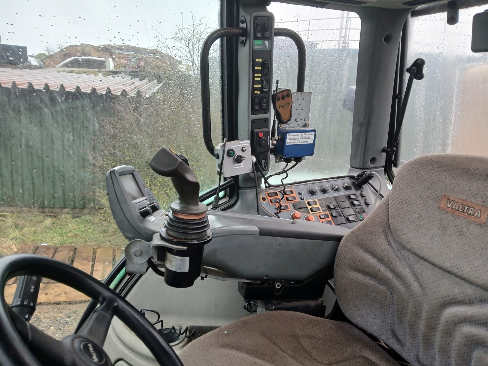 Traktor van het type Valtra T162, Gebrauchtmaschine in Tannhausen (Foto 11)