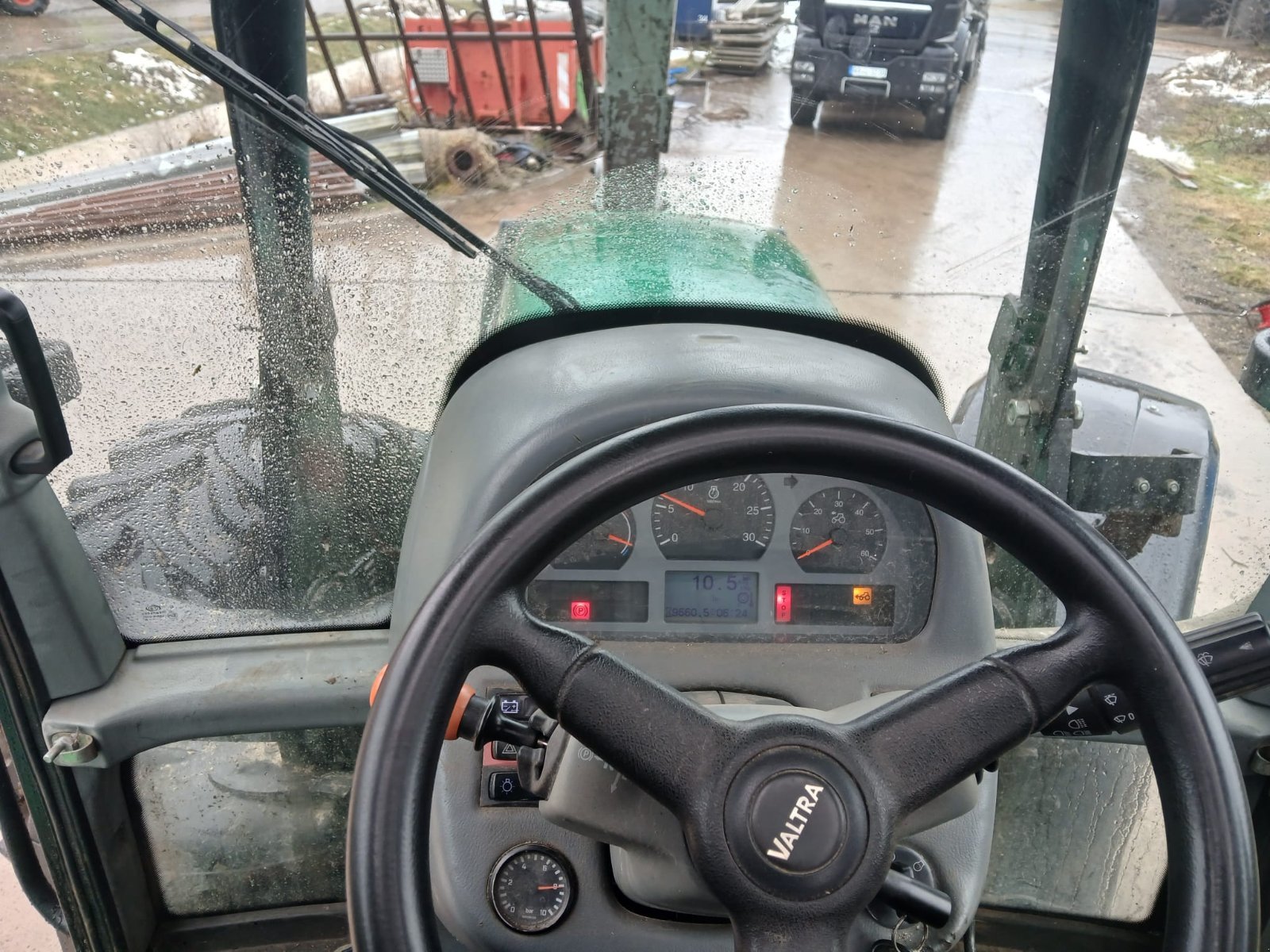 Traktor van het type Valtra T162, Gebrauchtmaschine in Tannhausen (Foto 14)