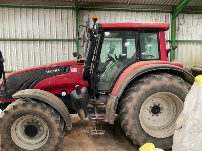 Traktor des Typs Valtra T162, Gebrauchtmaschine in MORLHON LE HAUT