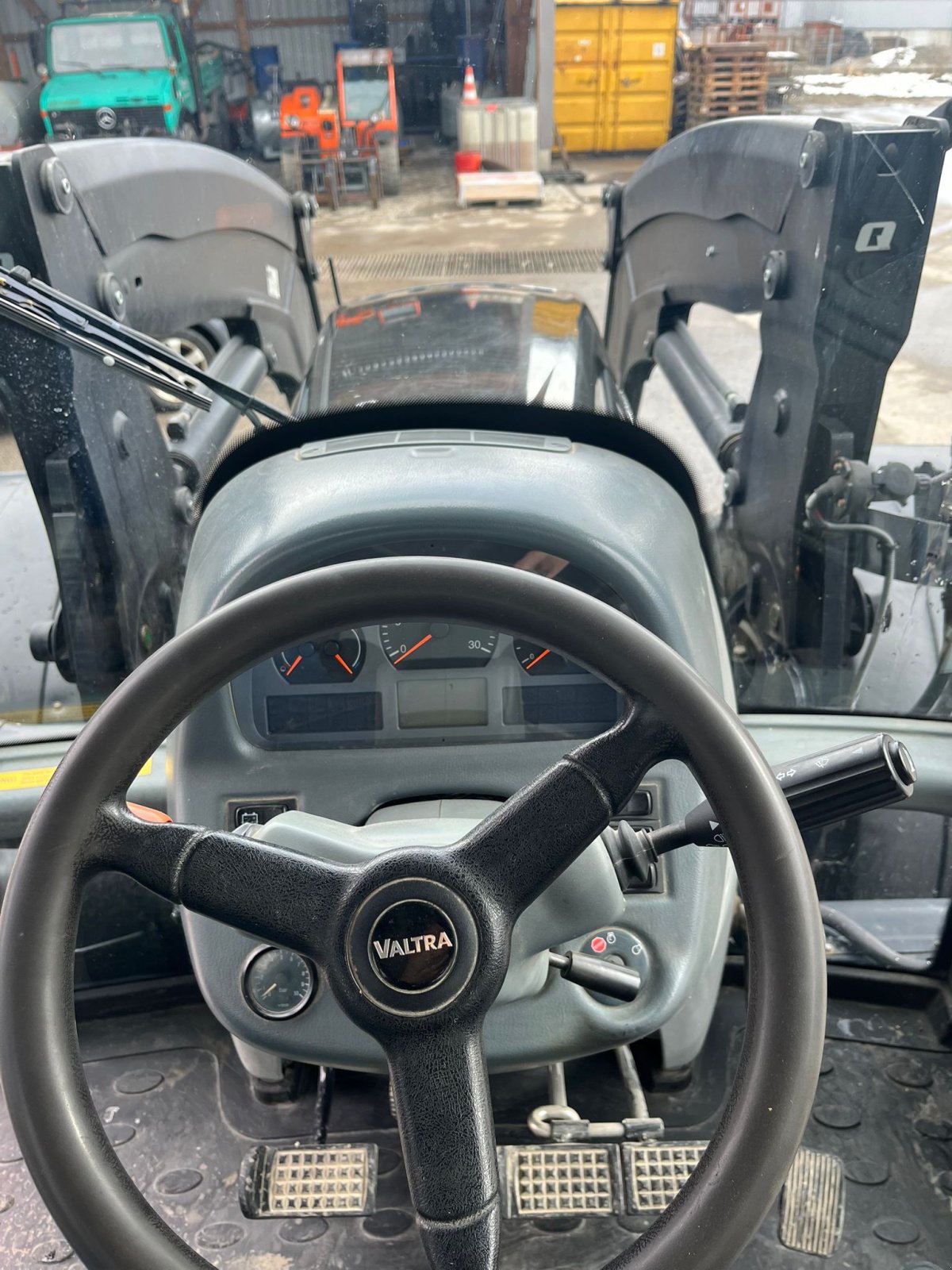 Traktor типа Valtra T163 D, Gebrauchtmaschine в Antdorf (Фотография 8)