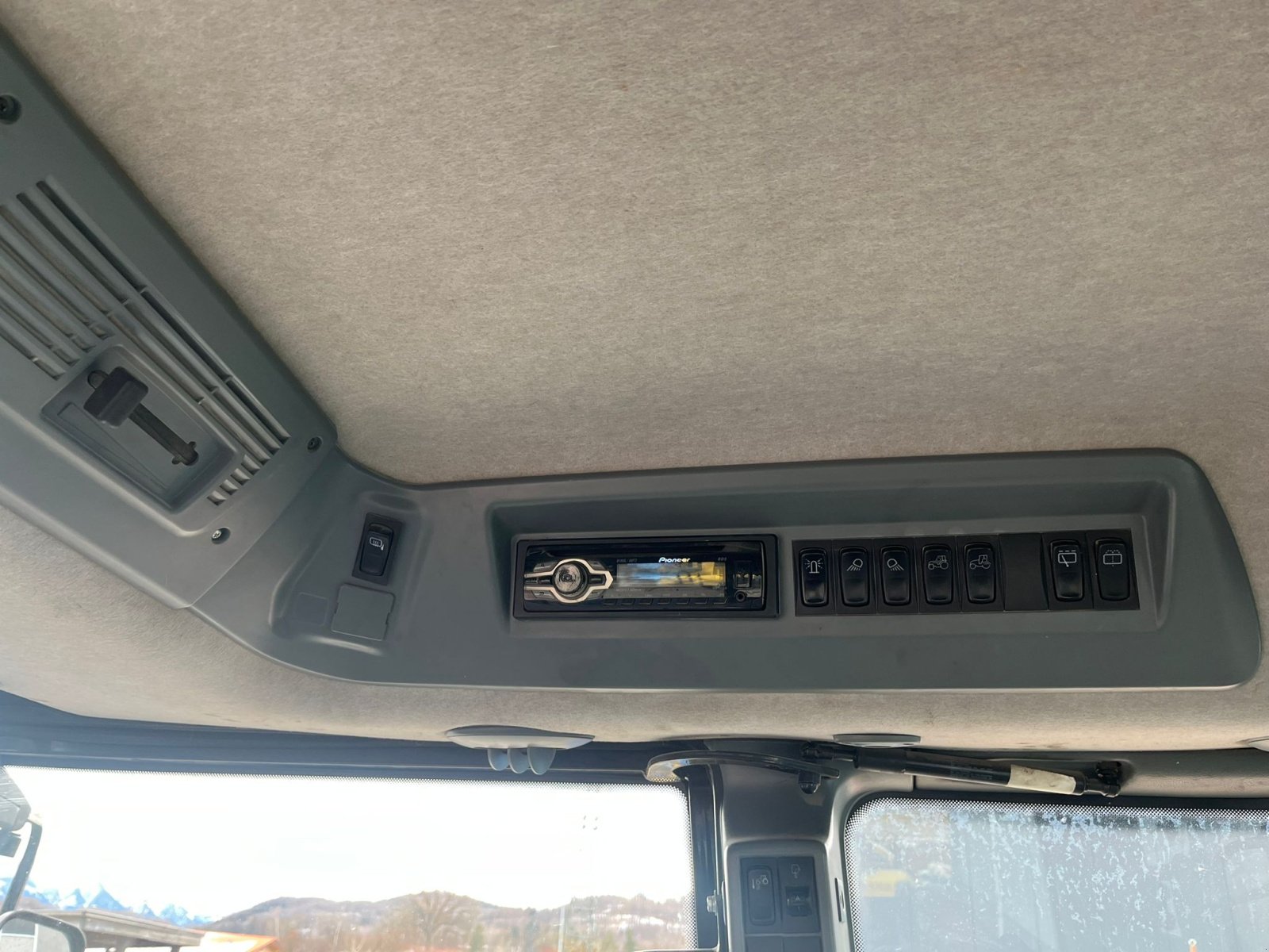 Traktor типа Valtra T163 D, Gebrauchtmaschine в Antdorf (Фотография 9)