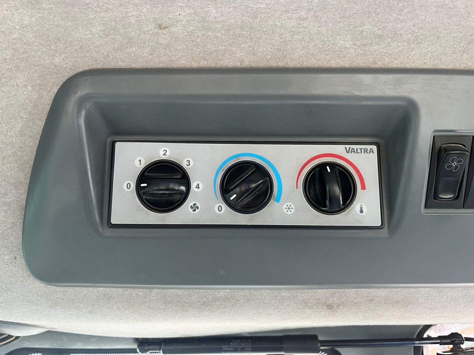 Traktor типа Valtra T163 D, Gebrauchtmaschine в Antdorf (Фотография 13)