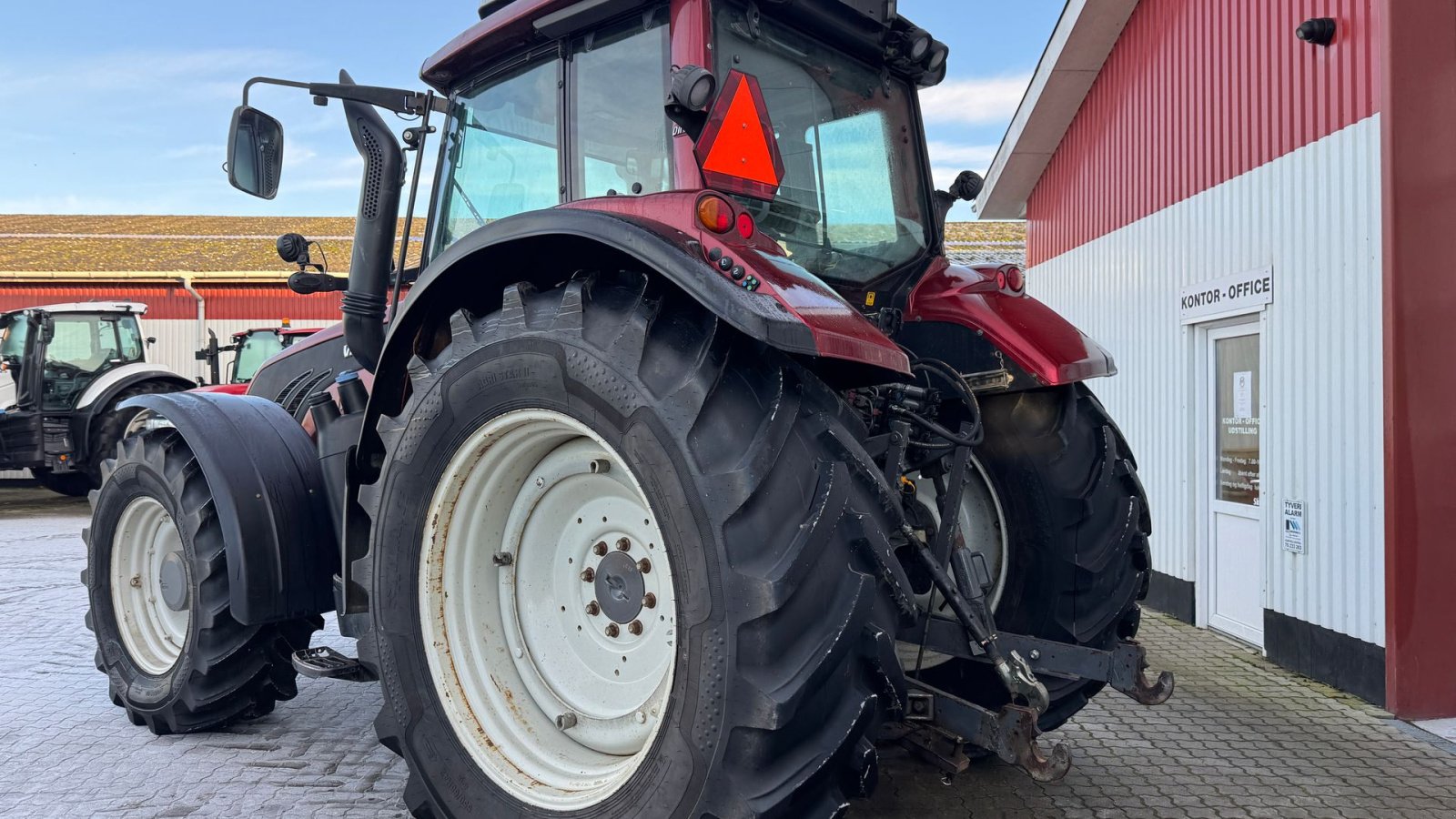 Traktor of the type Valtra T163 DIRECT KUN 5300 TIMER OG FRONT PTO!, Gebrauchtmaschine in Nørager (Picture 8)