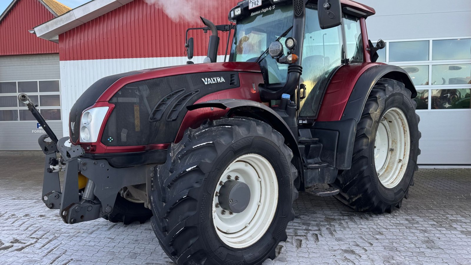 Traktor of the type Valtra T163 DIRECT KUN 5300 TIMER OG FRONT PTO!, Gebrauchtmaschine in Nørager (Picture 1)