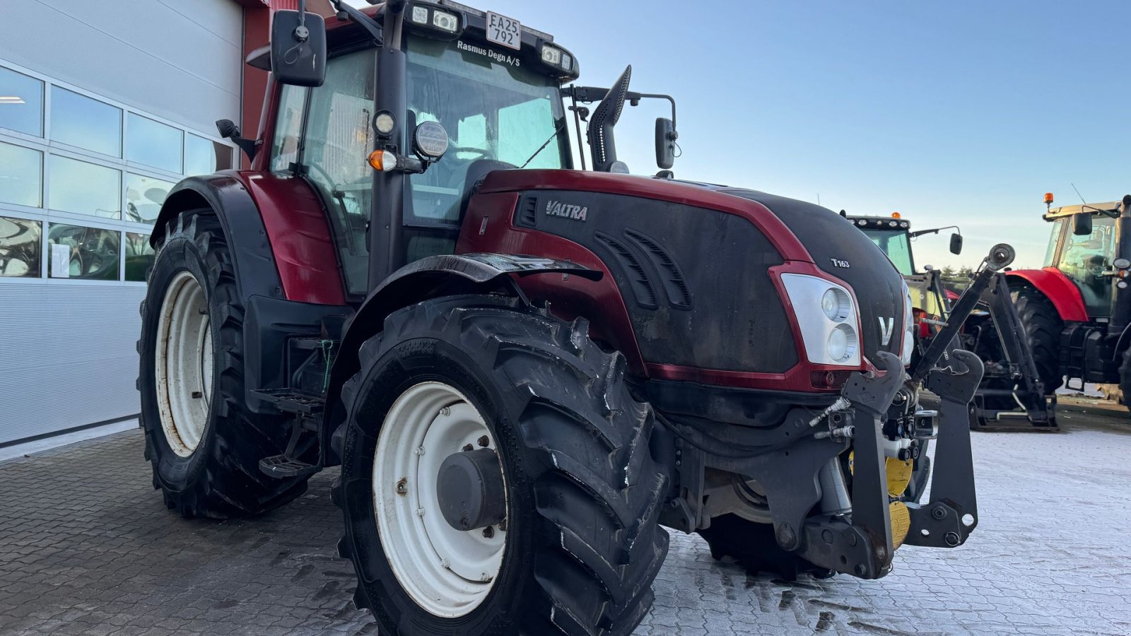 Traktor of the type Valtra T163 DIRECT KUN 5300 TIMER OG FRONT PTO!, Gebrauchtmaschine in Nørager (Picture 9)