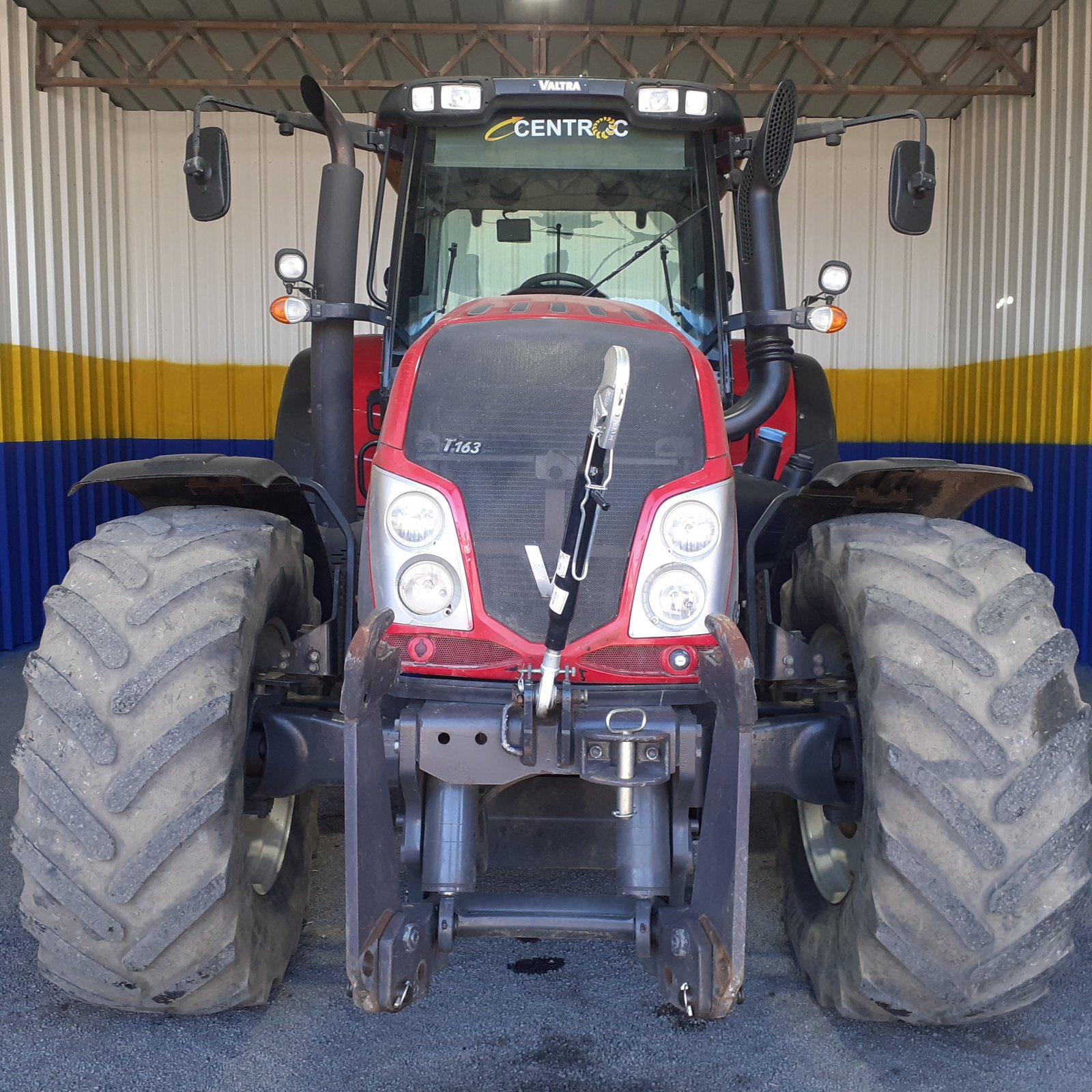 Traktor of the type Valtra T163, Gebrauchtmaschine in HERLIN LE SEC (Picture 3)