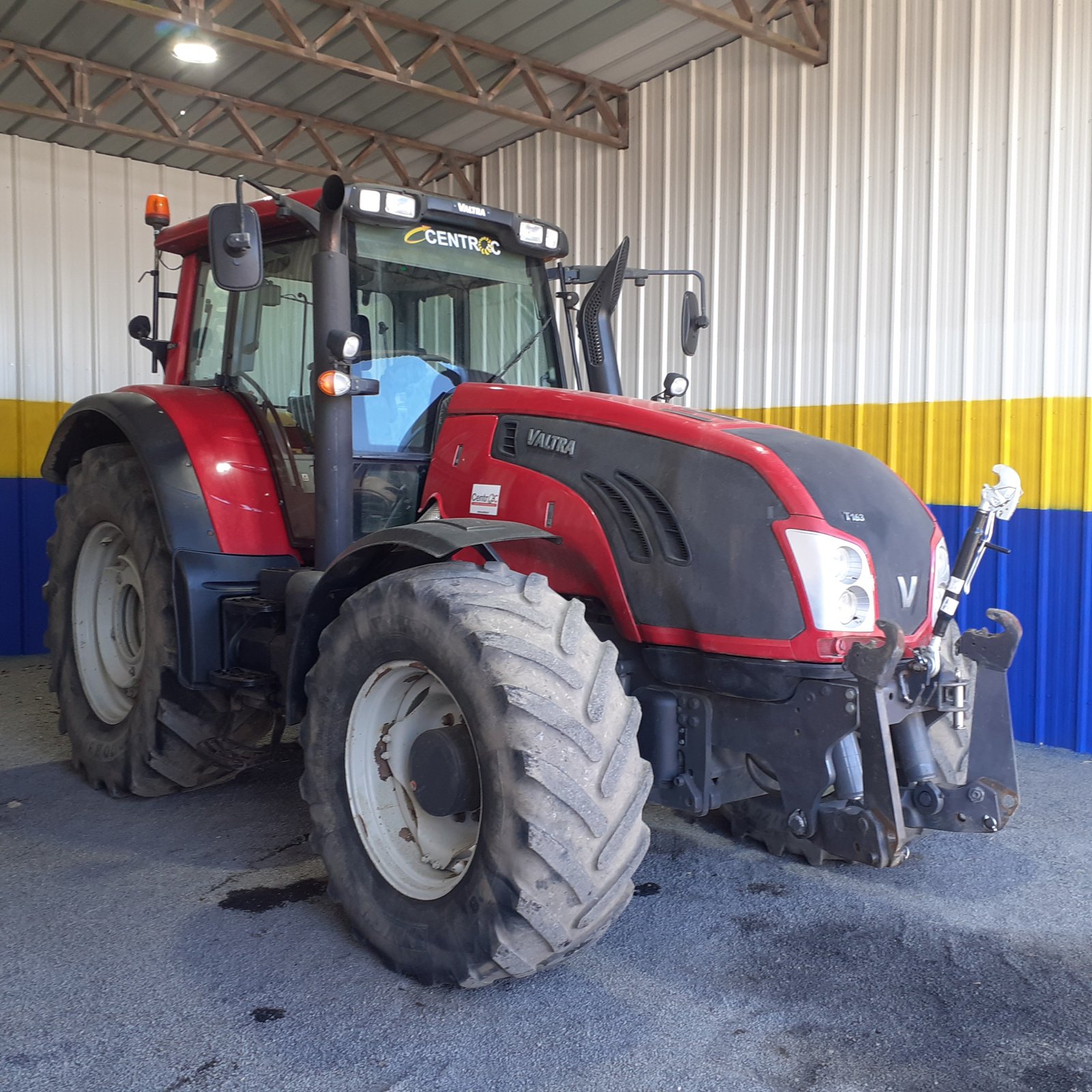 Traktor of the type Valtra T163, Gebrauchtmaschine in HERLIN LE SEC (Picture 2)