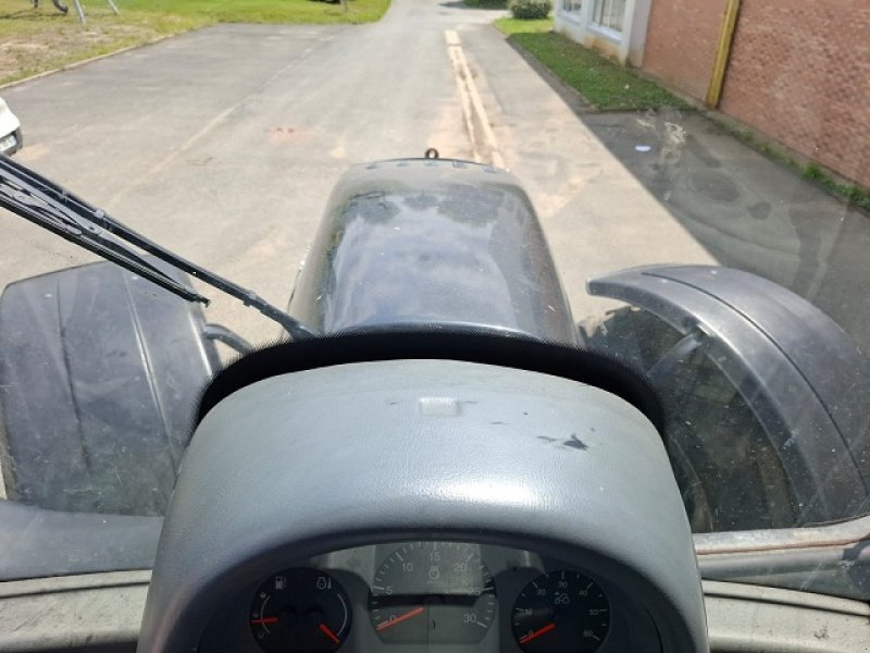 Traktor типа Valtra T172, Gebrauchtmaschine в PITHIVIERS Cedex (Фотография 10)