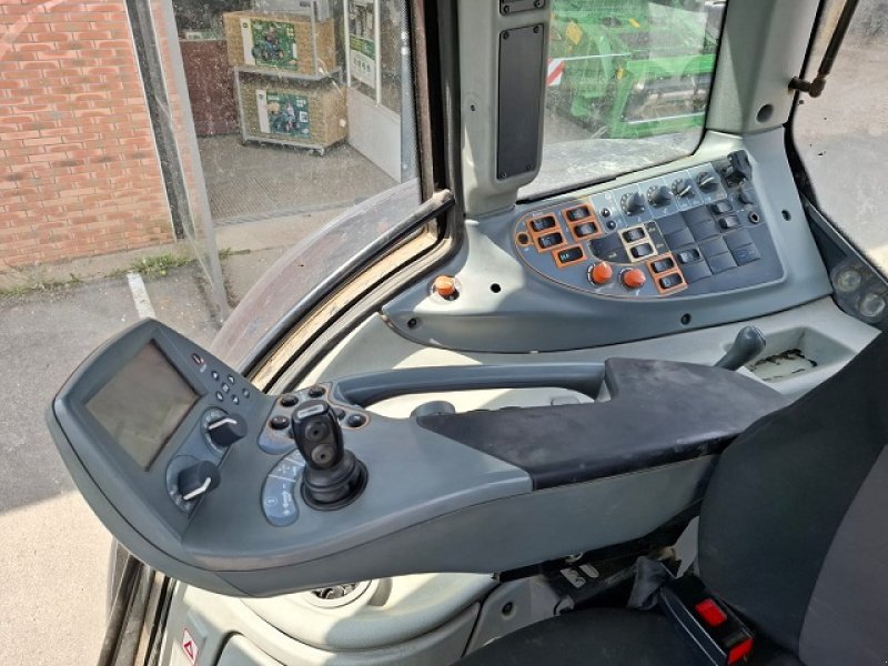 Traktor типа Valtra T172, Gebrauchtmaschine в PITHIVIERS Cedex (Фотография 7)