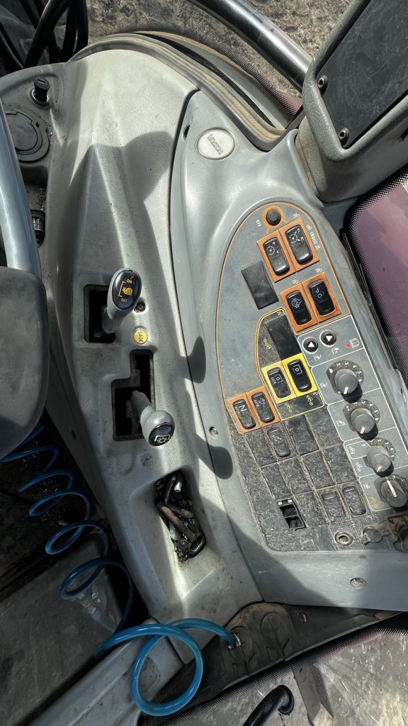 Traktor typu Valtra T172V, Gebrauchtmaschine v Calmont (Obrázek 9)