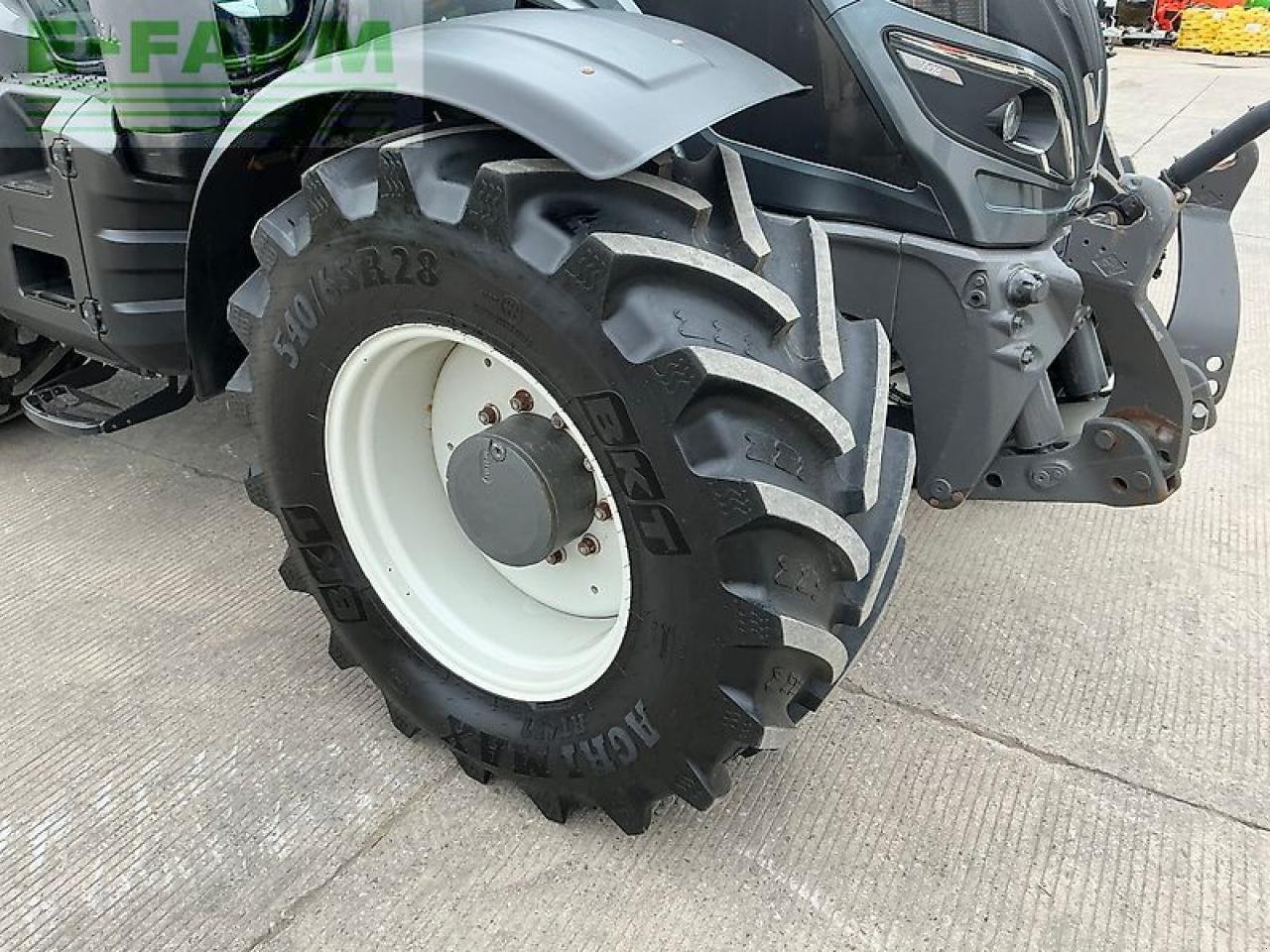 Traktor Türe ait Valtra t174 active tractor (st26000), Gebrauchtmaschine içinde SHAFTESBURY (resim 12)