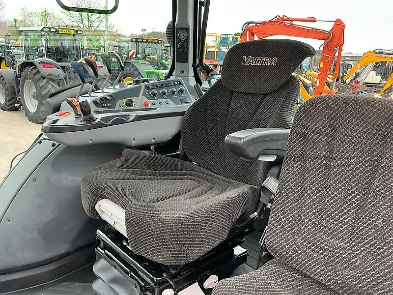 Traktor Türe ait Valtra t174 active tractor (st26000), Gebrauchtmaschine içinde SHAFTESBURY (resim 22)