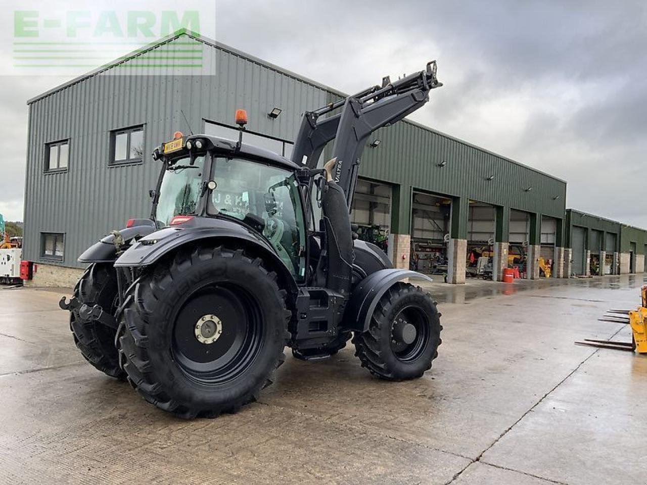 Traktor типа Valtra t174 active unlimited tractor (st25060), Gebrauchtmaschine в SHAFTESBURY (Фотография 19)