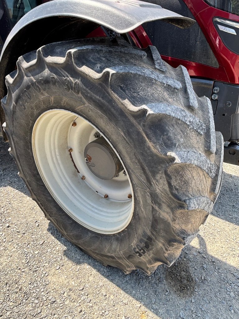 Traktor типа Valtra T174 ACTIVE, Gebrauchtmaschine в Combourg (Фотография 5)