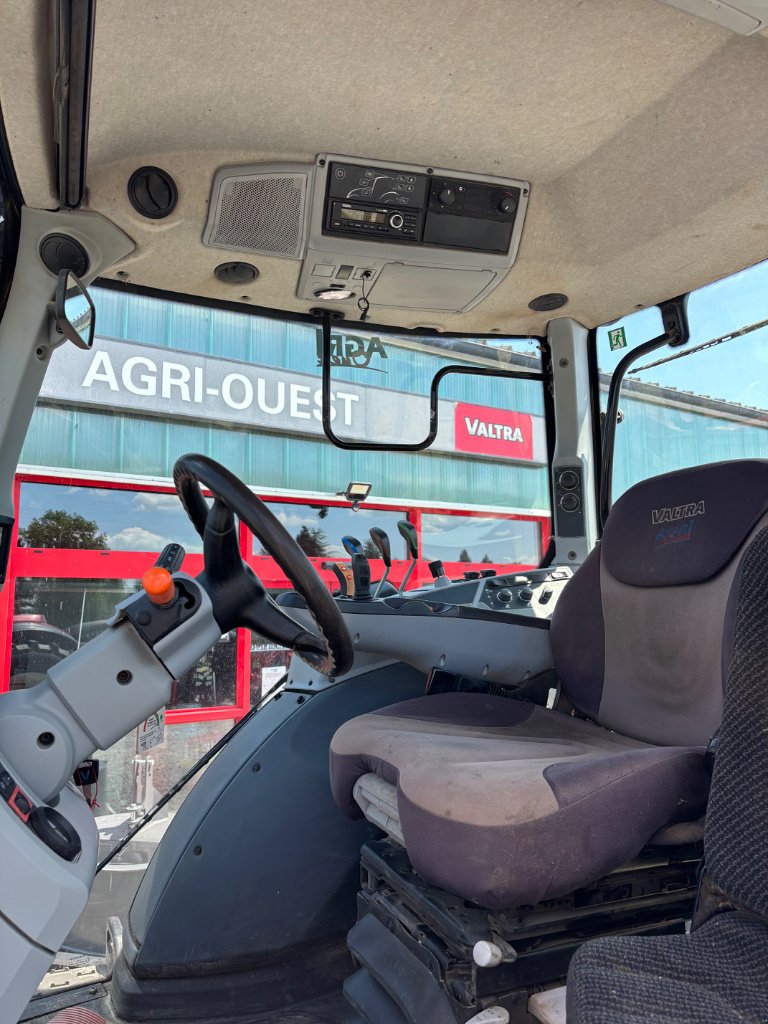 Traktor типа Valtra T174 ACTIVE, Gebrauchtmaschine в Combourg (Фотография 4)