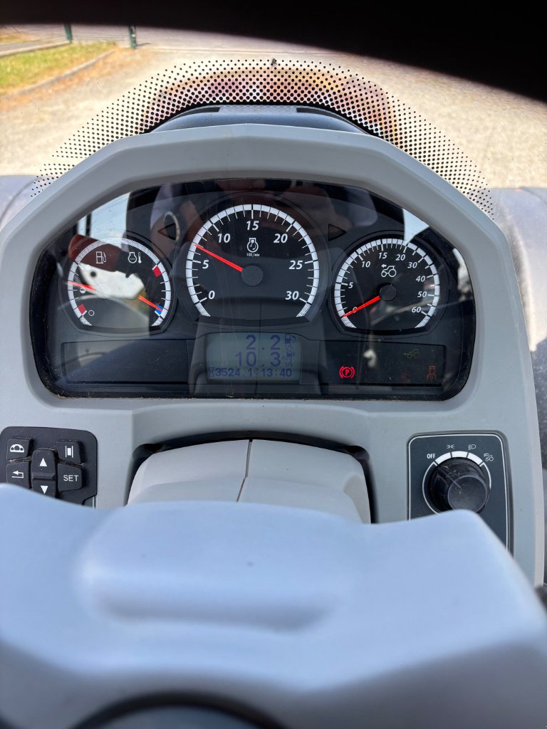 Traktor типа Valtra T174 ACTIVE, Gebrauchtmaschine в Combourg (Фотография 3)