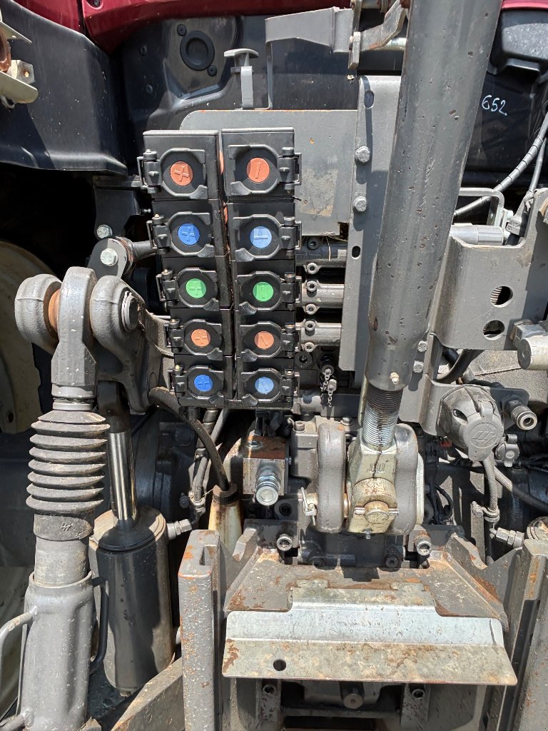 Traktor типа Valtra T174 ACTIVE, Gebrauchtmaschine в Combourg (Фотография 9)