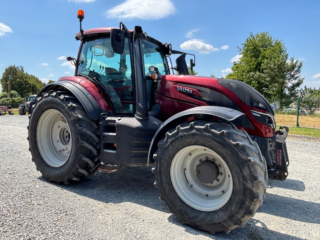 Traktor типа Valtra T174 ACTIVE, Gebrauchtmaschine в Combourg (Фотография 2)