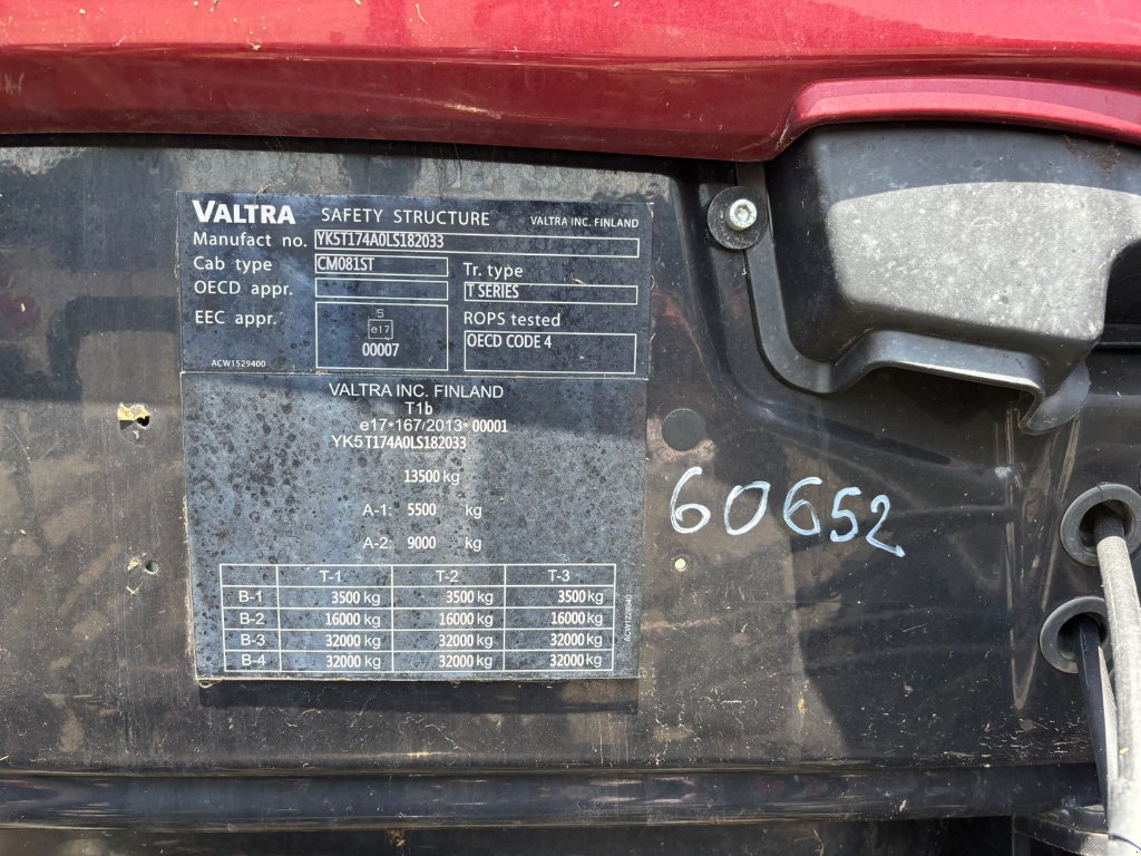 Traktor типа Valtra T174 ACTIVE, Gebrauchtmaschine в Combourg (Фотография 10)