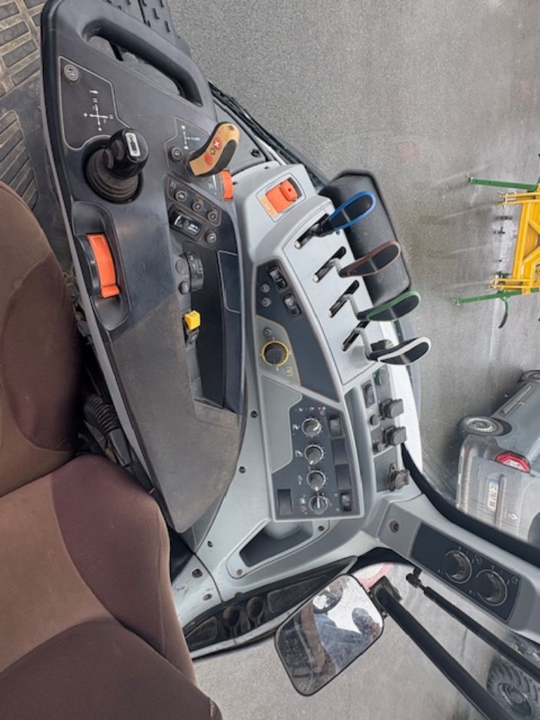 Traktor типа Valtra T174 active, Gebrauchtmaschine в Neufchâtel-en-Bray (Фотография 11)