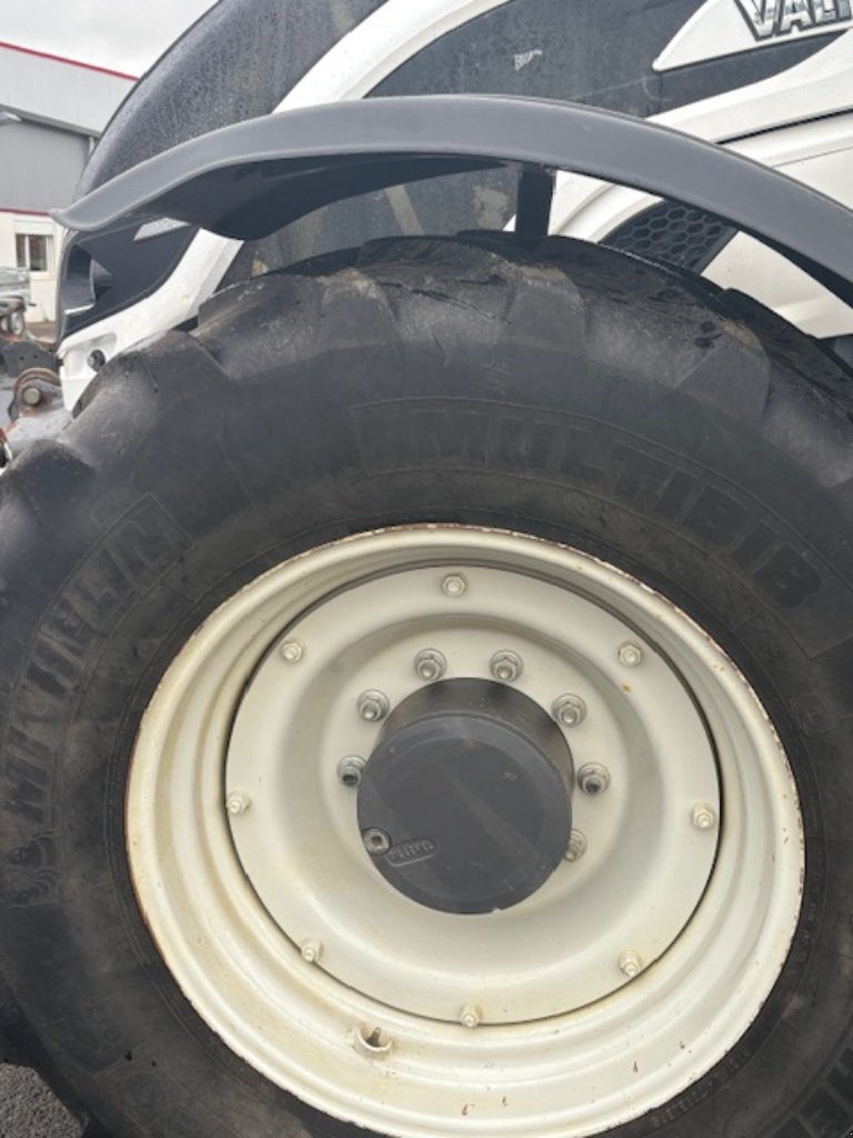 Traktor типа Valtra T174 active, Gebrauchtmaschine в Neufchâtel-en-Bray (Фотография 9)