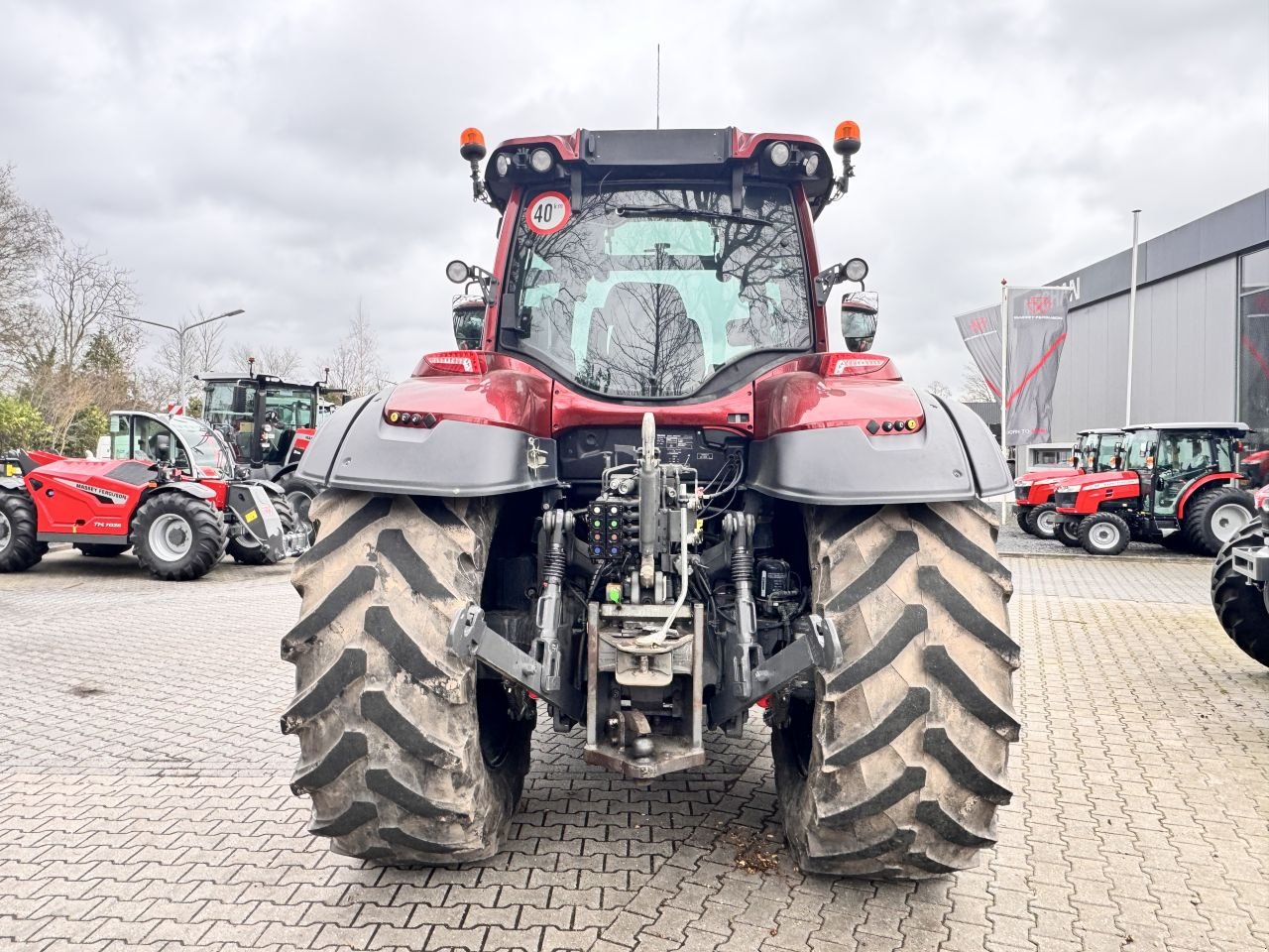 Traktor типа Valtra T174 Active, Gebrauchtmaschine в Achterveld (Фотография 7)