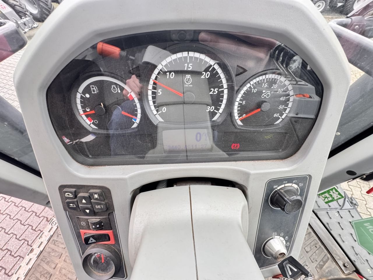 Traktor от тип Valtra T174 Active, Gebrauchtmaschine в Achterveld (Снимка 11)