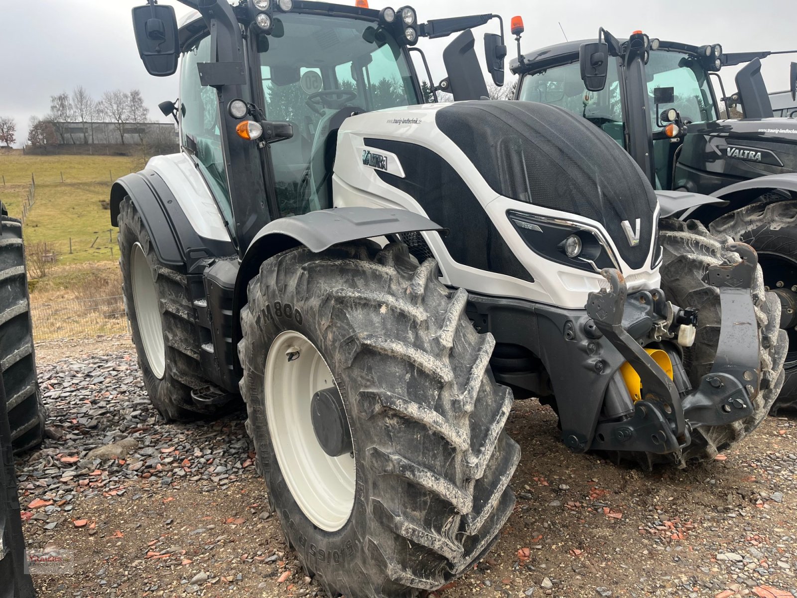 Traktor of the type Valtra T174 D, Gebrauchtmaschine in Mainburg/Wambach (Picture 2)